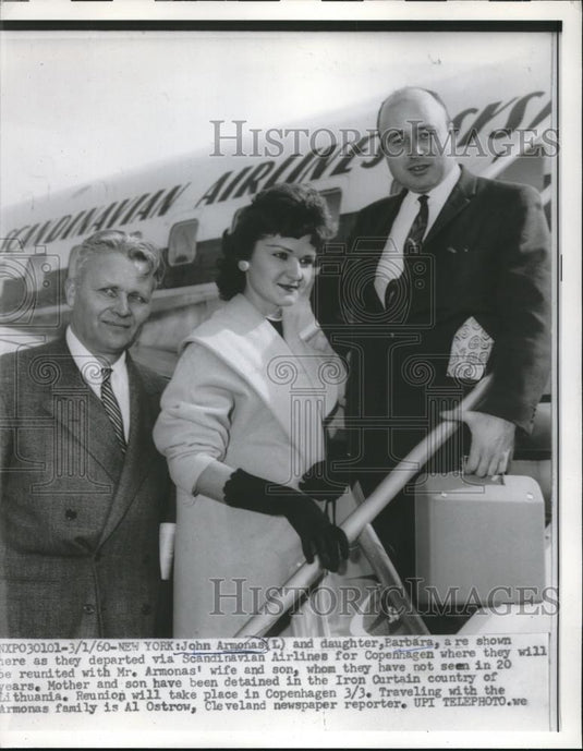1960 Press Photo John Armonas On Plane With Daughter For Iron Curtain Reunion - Historic Images