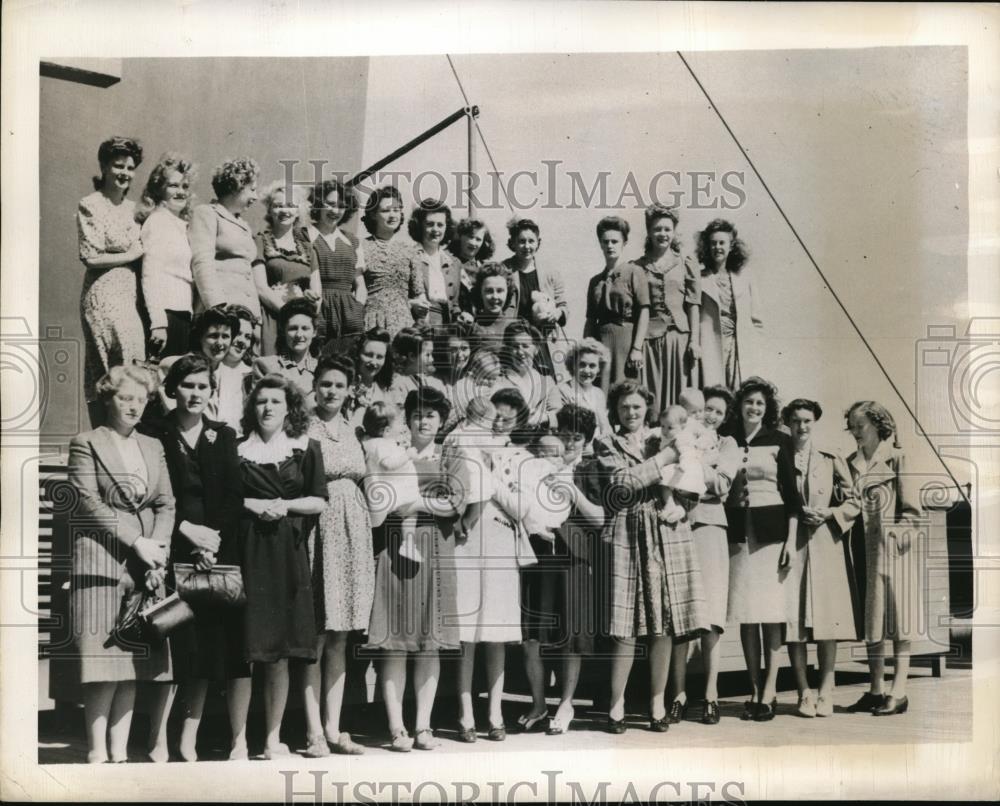 1944 Press Photo Australian wives of American servicemen some w/ their babies - Historic Images