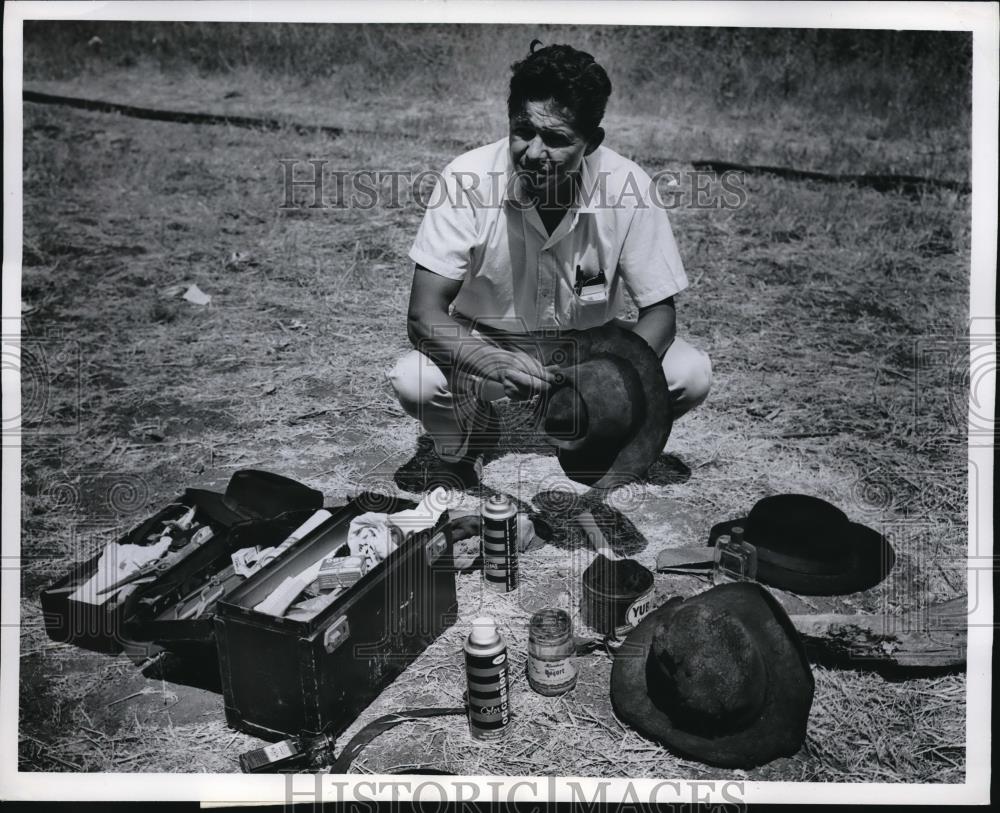 1962 Press Photo Alex Welcoff, Costume designer, with his tools and materials - Historic Images