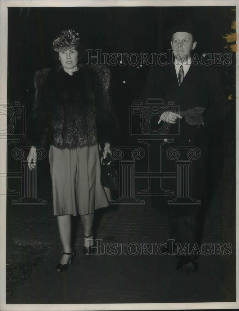 1940 Press Photo Hans Thomsen, German Charge D&#39; Affaires w/ his wife - Historic Images