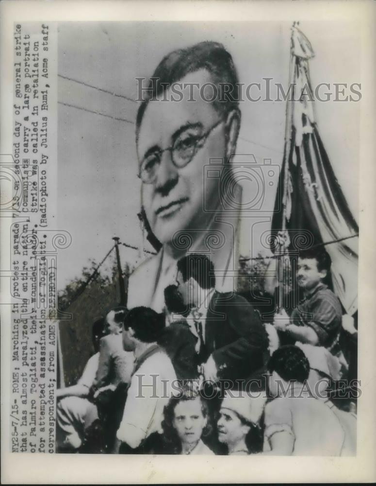 1948 Press Photo Italy folks carry large picture of communist leader - Historic Images