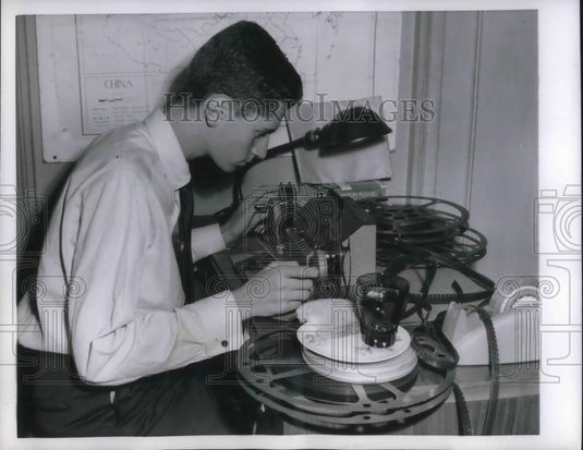 1954 Press Photo NYC, Ronald Friedman age 14,  movie producer - Historic Images