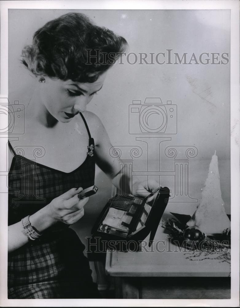 1952 Press Photo Fitted Cosmetics Case - nec47442 - Historic Images