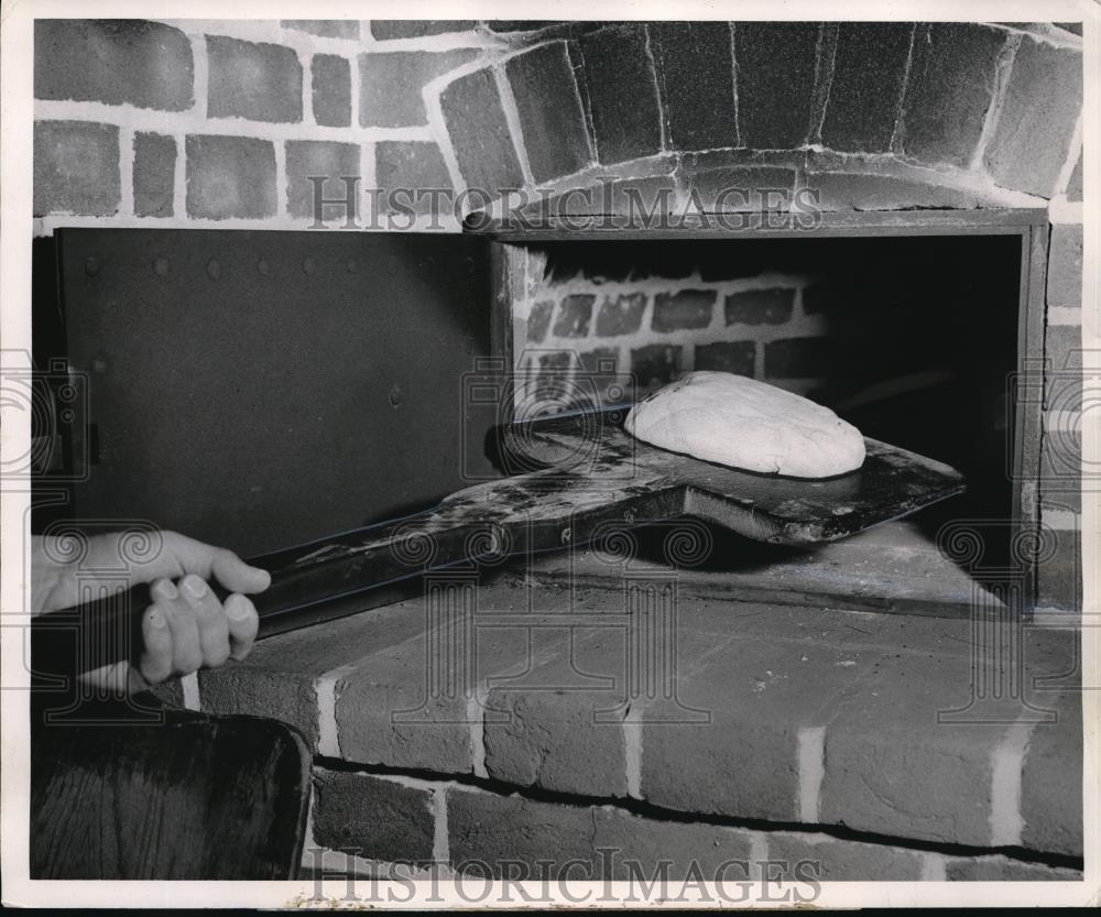 1953 Press Photo 18th century bakery - nec44240 - Historic Images