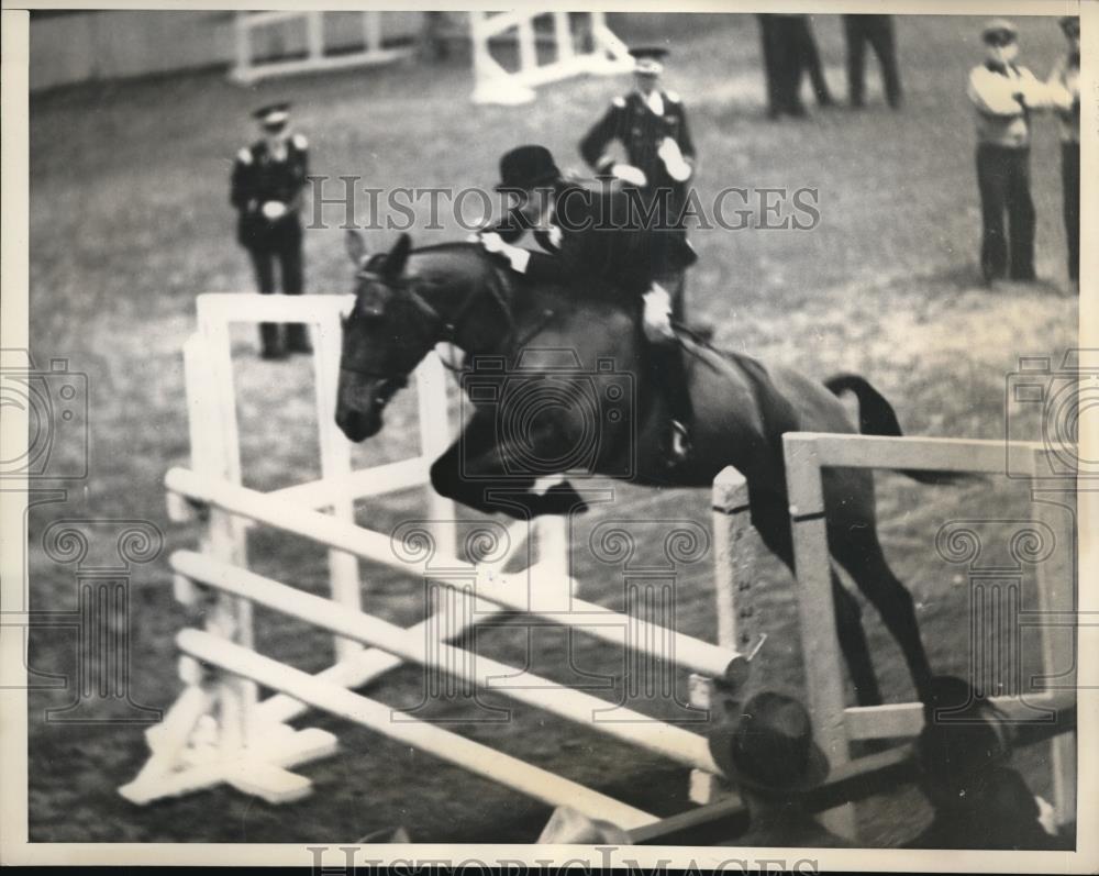 1937 Press Photo Children&#39;s Jumper Classic Pat Townsend on Bye Bye - nec42232 - Historic Images