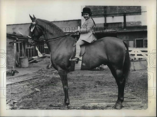 1937 Press Photo Winner of horseman's class - nec49928 - Historic Images