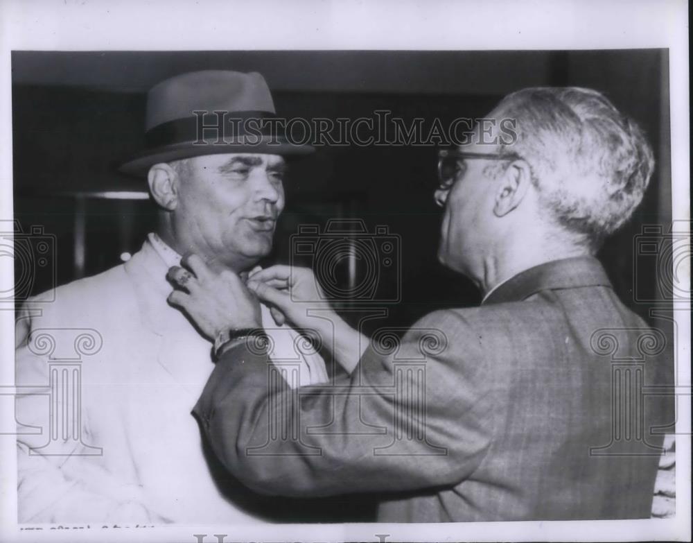 1955 Press Photo Russian Farm Delegate Peter Svechnikov Fitted For Shirt In USA - Historic Images