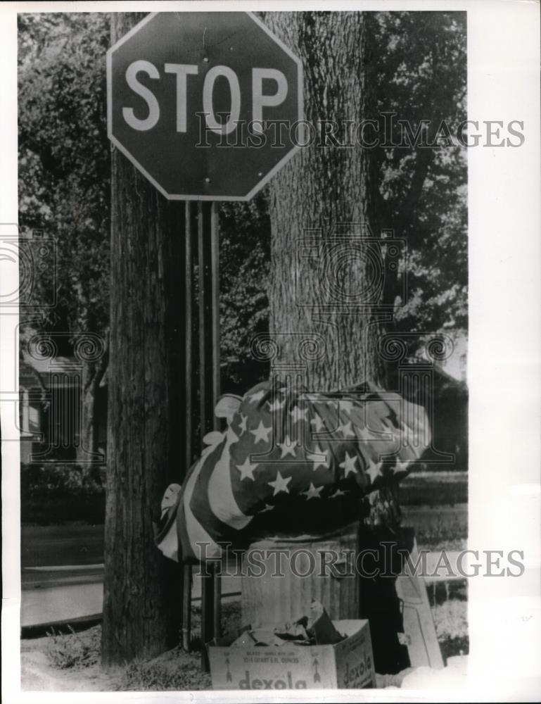 1967 Press Photo Possessions of World War II Veteran John Neeley - Historic Images