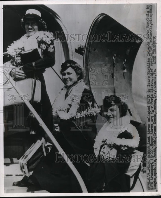 1946 Press Photo Pearl Harbor, Hi WAVES Doris Sisson, Mary Vaugn, Grace Deeds - Historic Images
