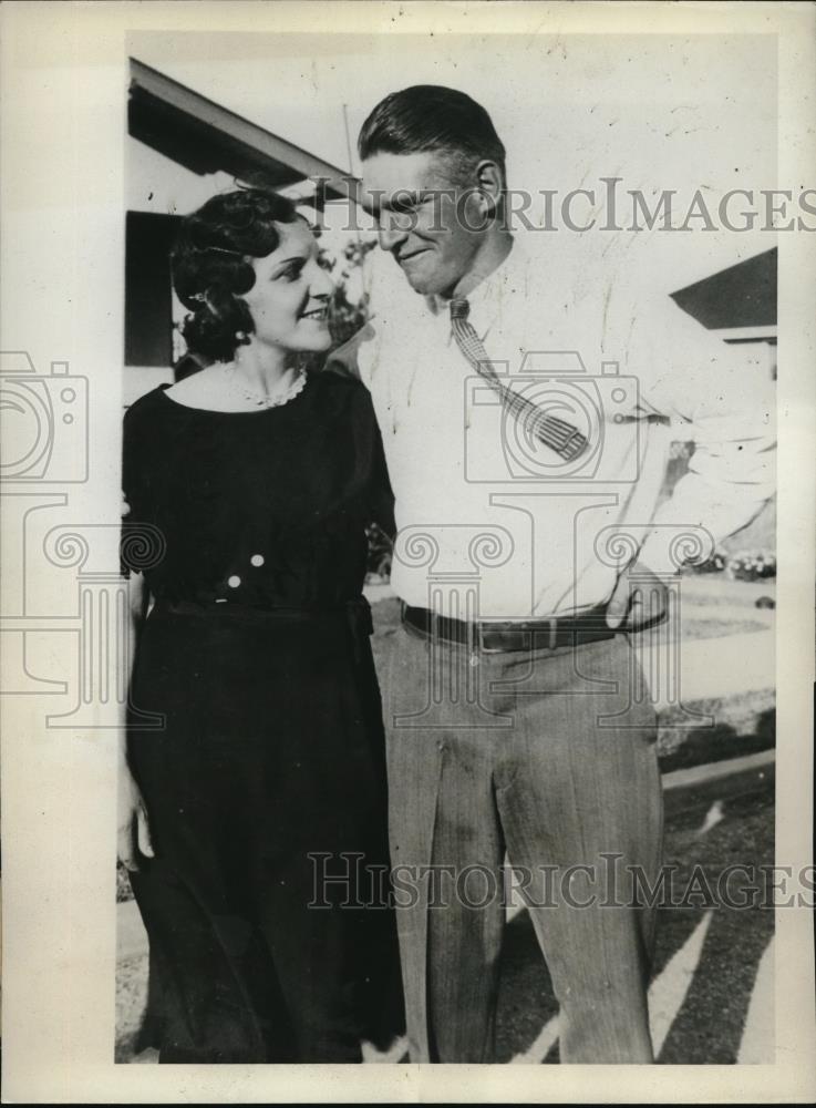 1932 Press Photo Marie Meehl and Seawell Auerswald reunited Kin. - nec54178 - Historic Images