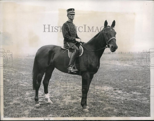 1933 Press Photo Capt. Ernst Hallberg prepares for Garden Show. NYC - nec46310 - Historic Images