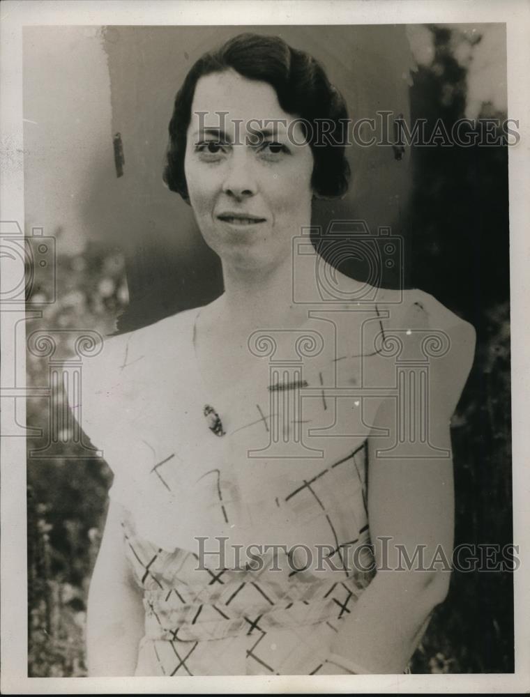 1934 Press Photo Mrs,William Martin from River View Drive Lakewood. - nec40267 - Historic Images