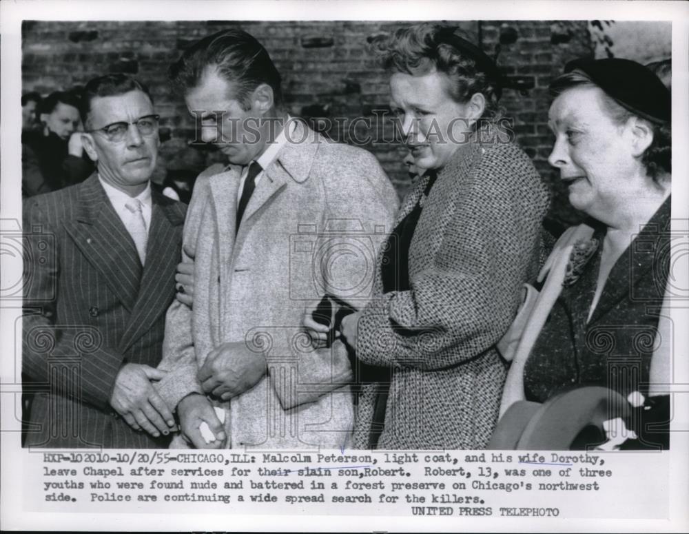 1955 Press Photo Peterson with his wife leaving the chapel. - Historic Images