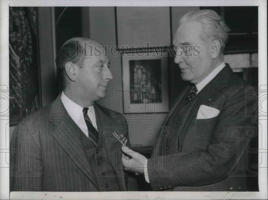 1944 Press Photo James Byron Adams Edward Macauley Marines - nec45195 - Historic Images