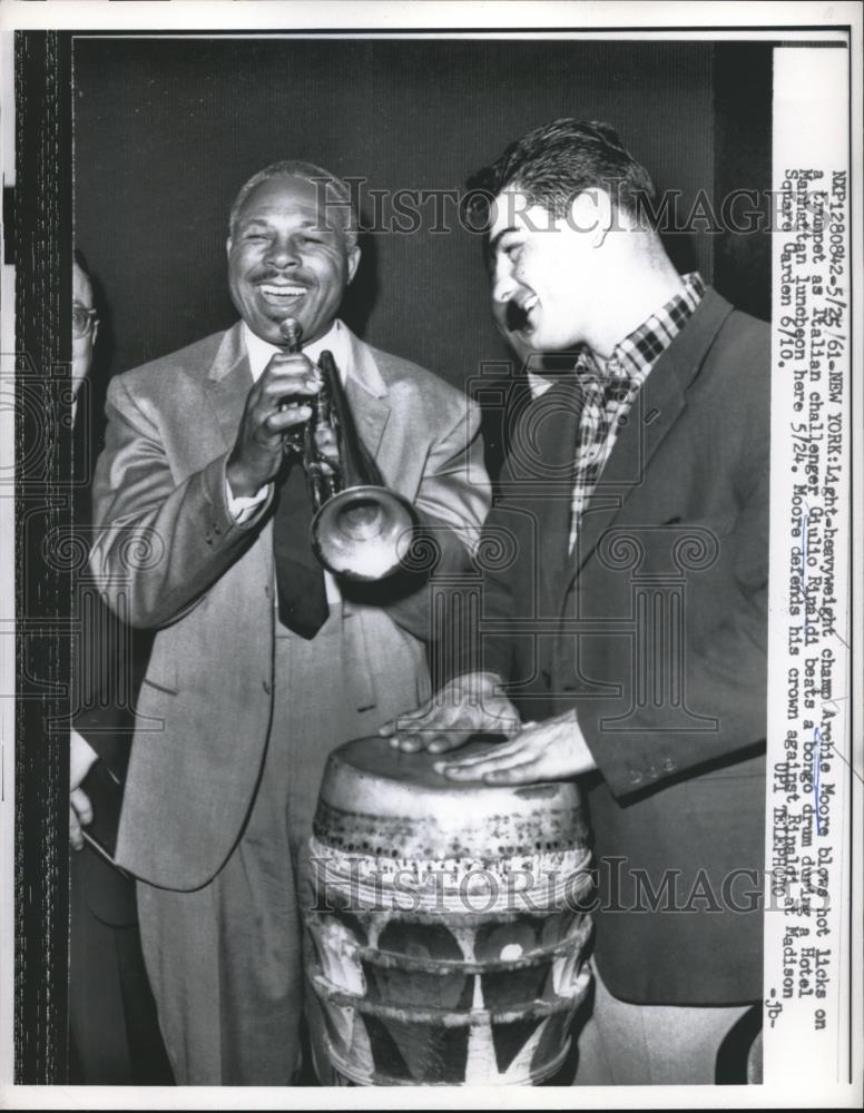 1961 Press Photo Archie Moore Blows a Trumpet as Giulio Rinaldi Beats on Drums - Historic Images