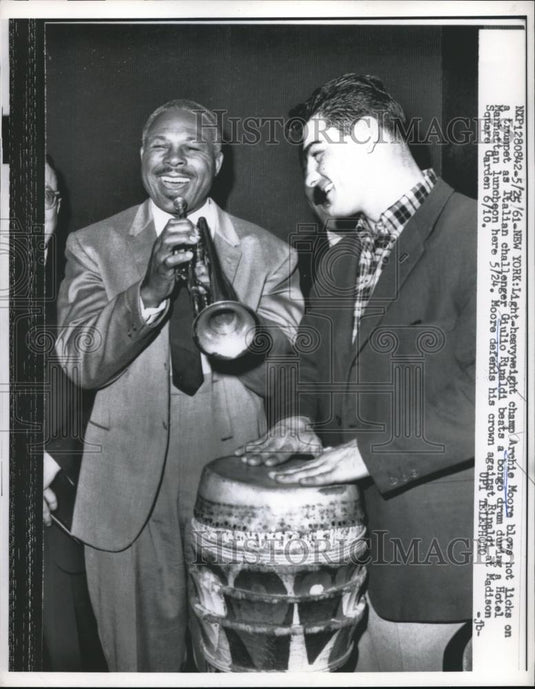 1961 Press Photo Archie Moore Blows a Trumpet as Giulio Rinaldi Beats on Drums - Historic Images