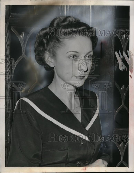1953 Press Photo Alice E. Raydel in the picture. - Historic Images