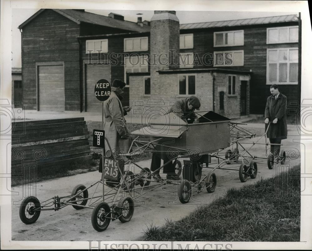 1937 Press Photo 19-wheel machine used to detect irregularities in road surfaces - Historic Images