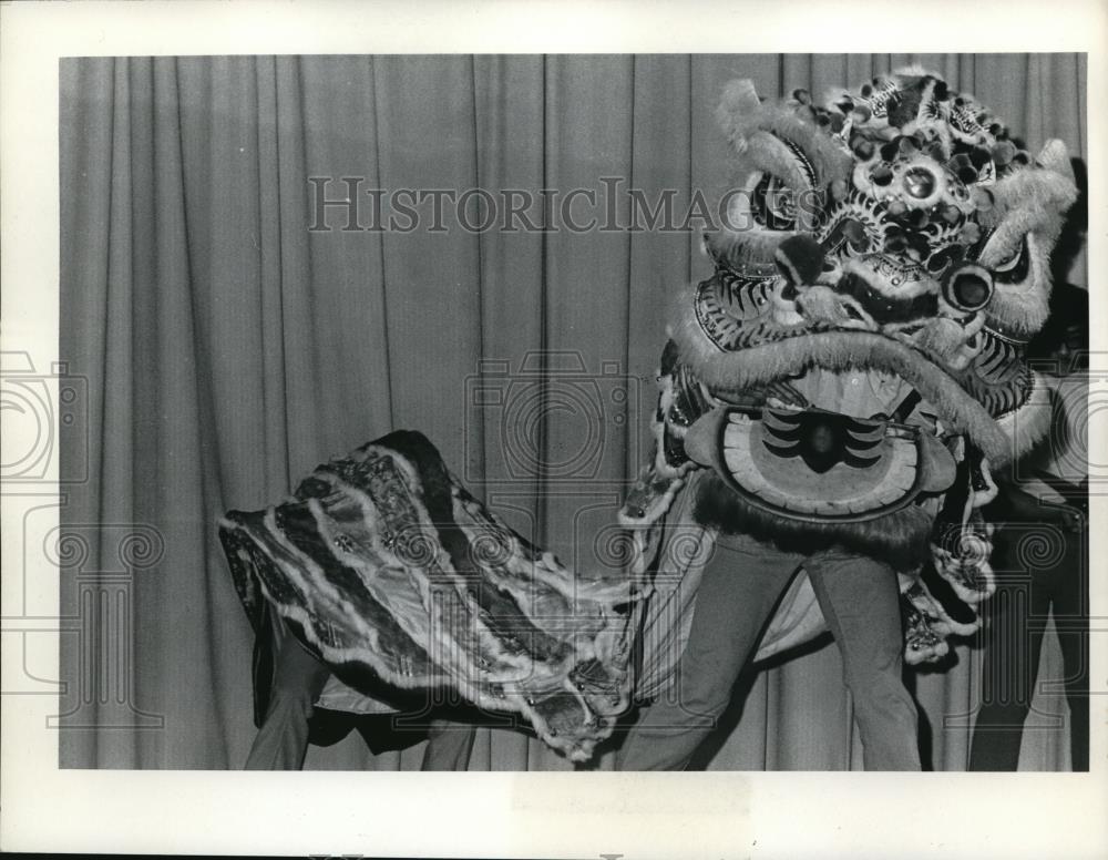 Press Photo Dance of the Dragon, Traditional Chinese New Years Day Dance - Historic Images