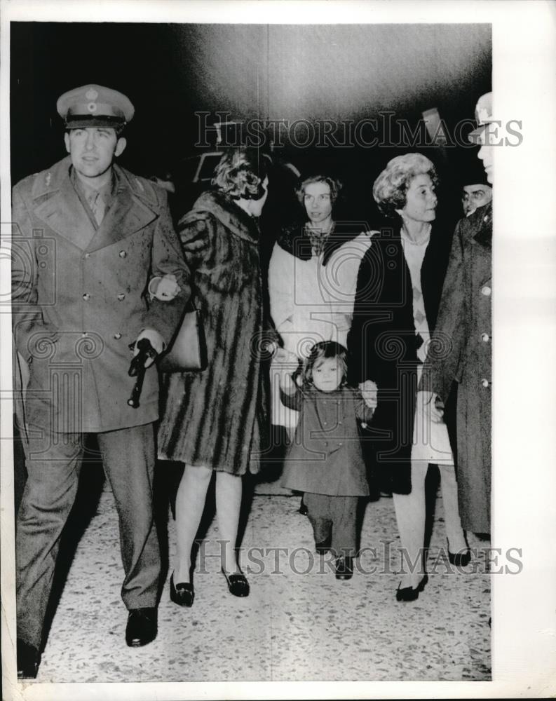 1967 Press Photo Greek royal family arrives in Greece - Historic Images