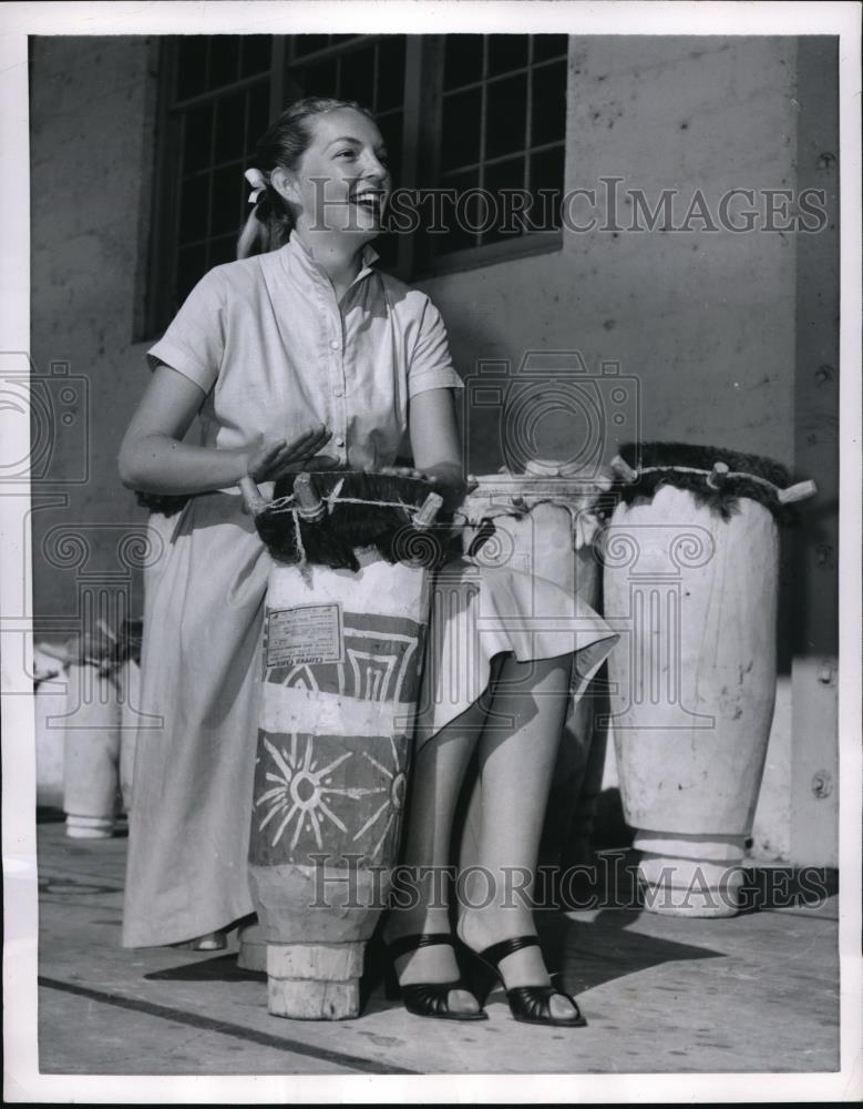 1954 Press Photo Audrey Sherer Plays Haitian Voodoo Drum - Historic Images