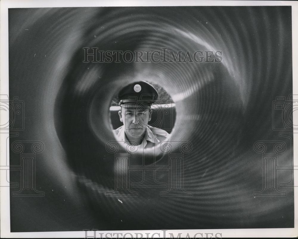 1962 Press Photo Sergeant Arthur Yerks Stares Down Barrel of Cannon - nec52448 - Historic Images