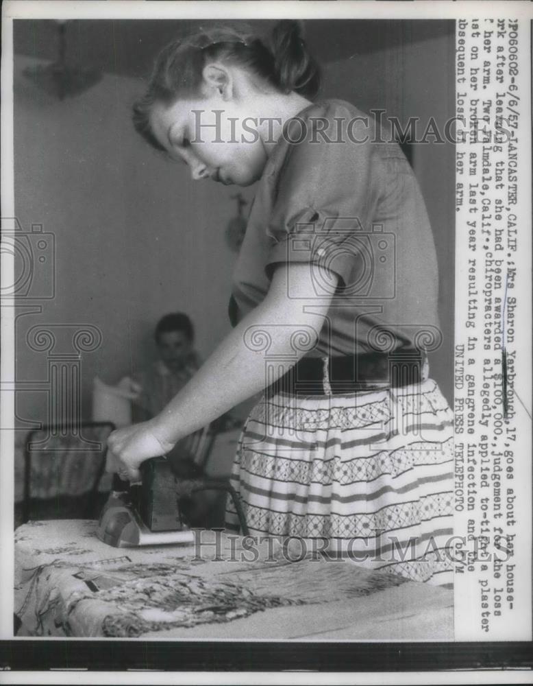 1957 Press Photo Mrs. Sharon Yarbrough awarded 100,000 judgement. Lancaster, Ca. - Historic Images