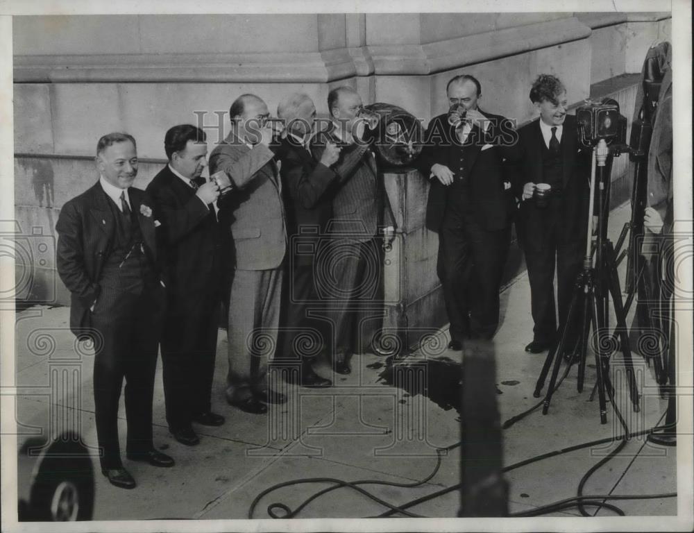 1933 Press Photo House approved 3.2 percent beer sales today - nec50494 - Historic Images