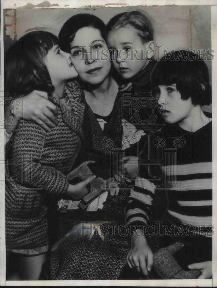 1935 Press Photo Mrs Lucille Gale, Marjorie Rose, Betty June, and RObert - Historic Images