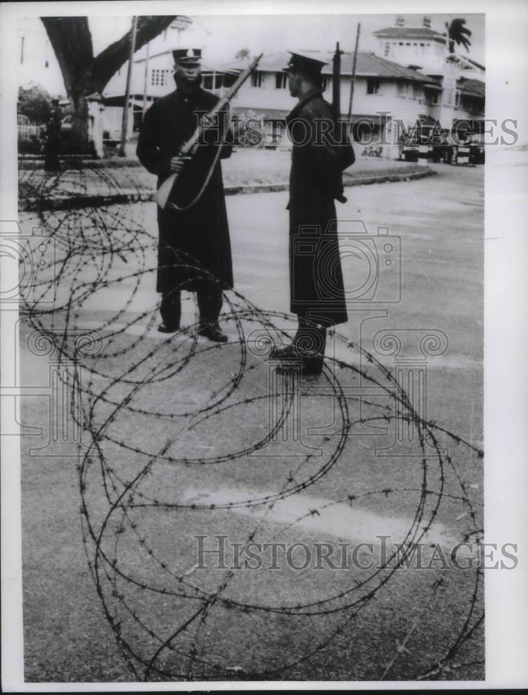 1963 Press Photo Guards Outside Premier Cheddi Jagan Anti-Government Terrorists - Historic Images