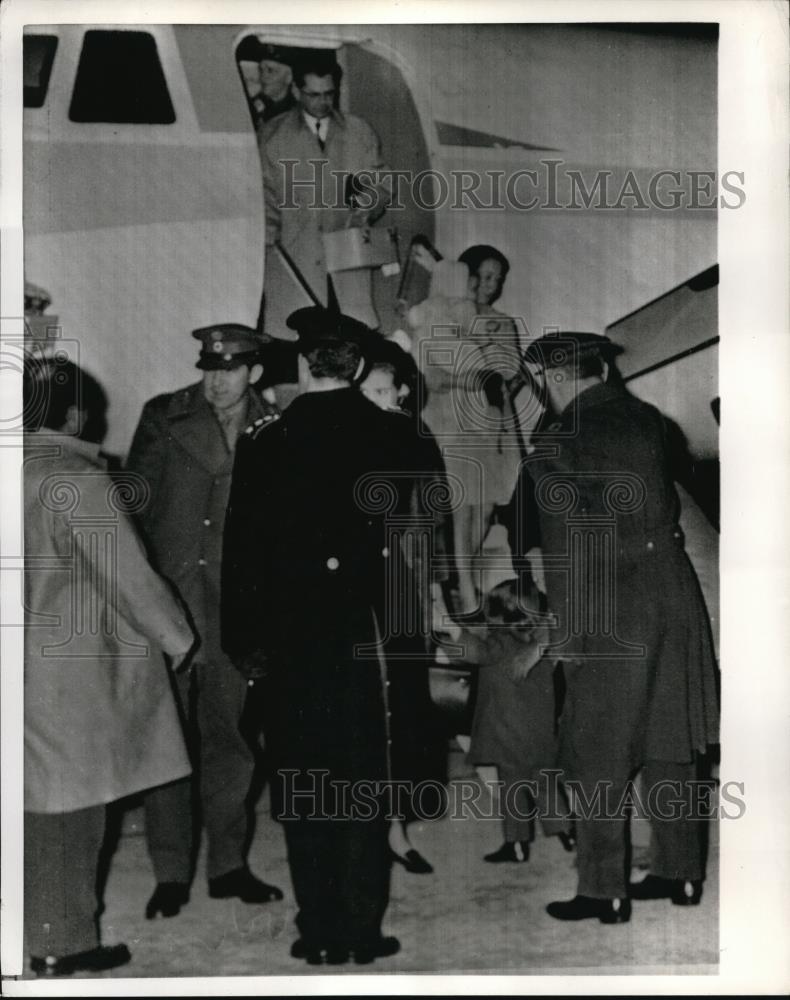 1967 Press Photo Greek royal family gets off plane - nec48277 - Historic Images