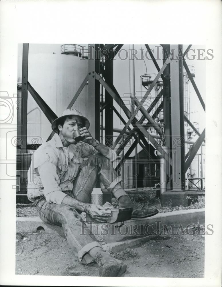 1962 Press Photo Ron PItts The Old Hand And The Weevil - nec43697 - Historic Images