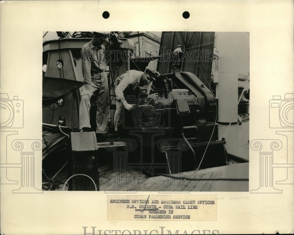 1941 Press Photo Engineer Officers engaged in Cuban Passenger Service - Historic Images