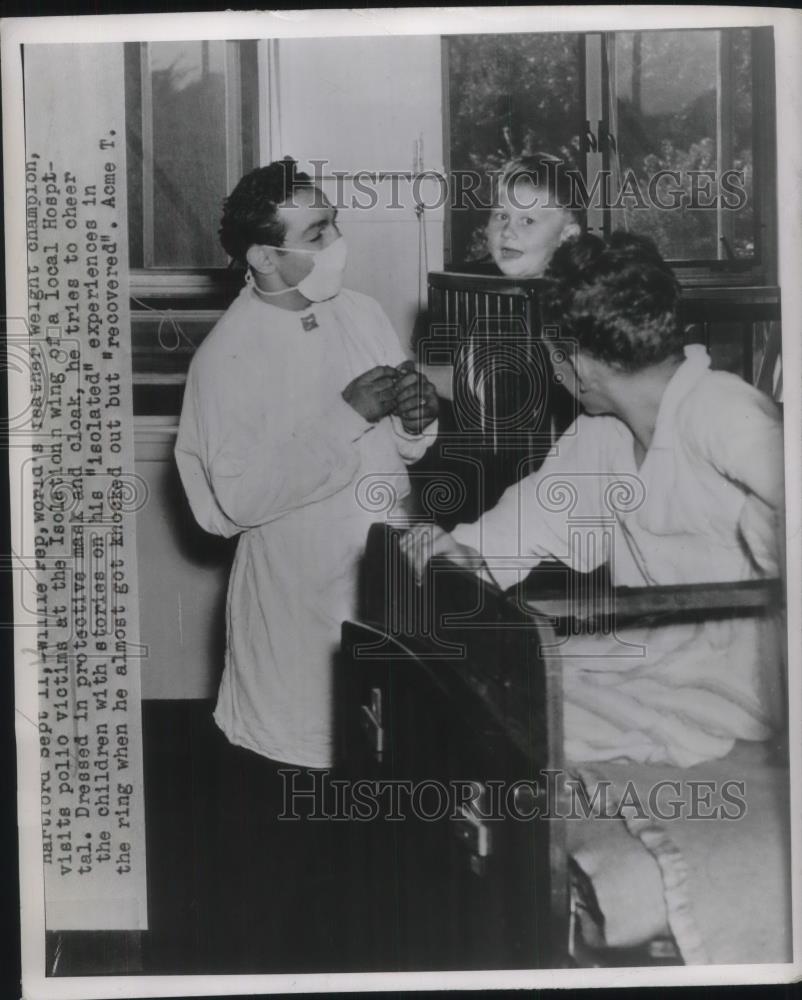 1947 Press Photo World Feather Weight Boxing Champion Willie Pep Loves Sick Kids - Historic Images