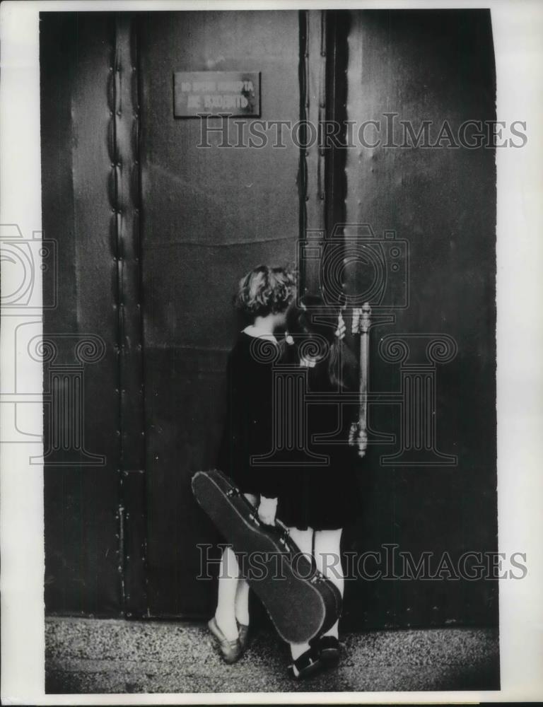 1975 Press Photo 240 Students Fill Classes in Kazan USSR - Historic Images