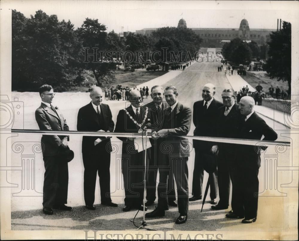 1948 Press Photo British Minister of Transport, Alfred Barnes opens Olympic Way - Historic Images