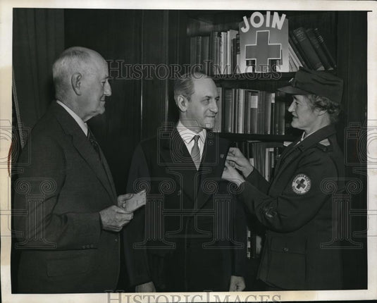 1941 Press Photo Pierre Wertheimer Mrs David Challinor - Historic Images