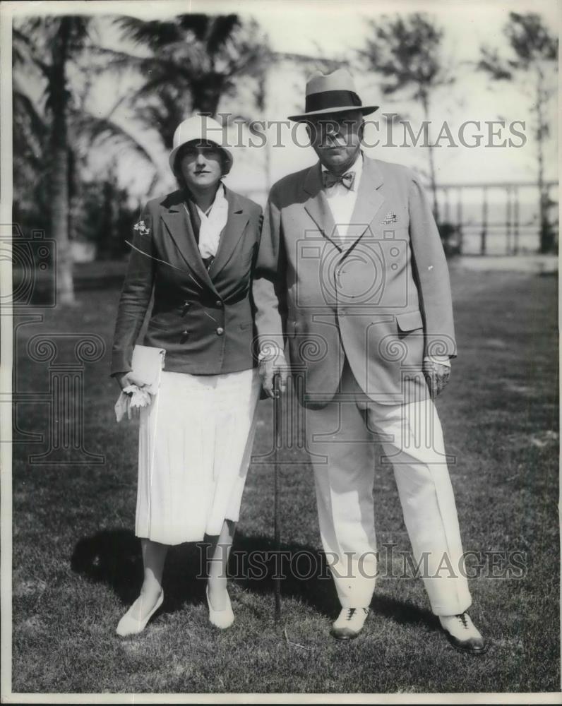 1931 Press Photo Mr &amp; Mrs Francis Gallatin at the Breakers Beach in Palm Beach - Historic Images