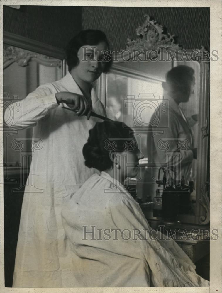 1926 Press Photo Hair dressers contest in Paris, France Mrs Calmette wins - Historic Images
