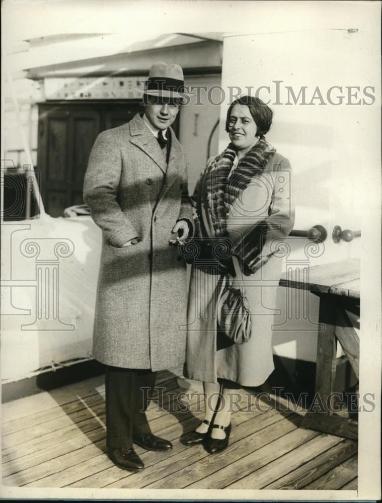 1928 Press Photo Spanish Bullfighter Gaetano Ordonez and Wife Arrive in New York - Historic Images