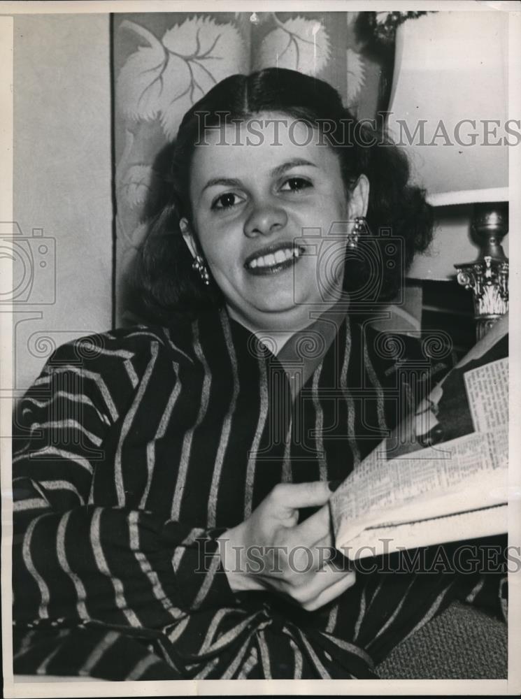 1947 Press Photo Evelyn Penny War Department Stenographer Boxer Joe Louis Lover - Historic Images