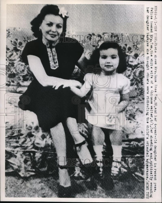 1950 Press Photo NYC, Mrs Emma Rose Tem & daughter , wife of Chinese writer - Historic Images