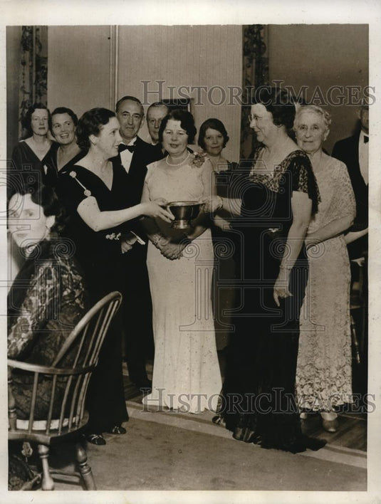 1935 Press Photo Mrs D Widsom, Mrs Tyrell at Bridge tourney in NY - Historic Images