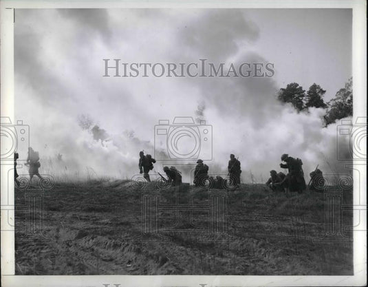 1941 Press Photo 112th Infantry advance through a green smoke at Mt.Croghan. - Historic Images