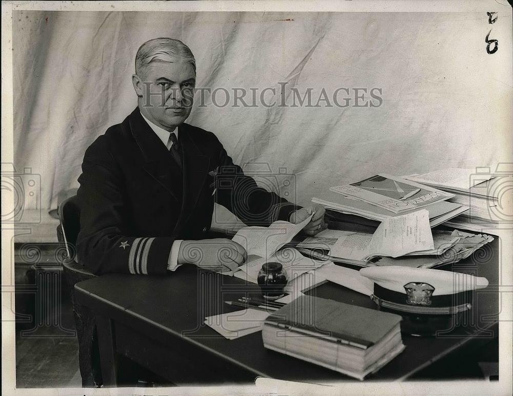 1933 Press Photo Lt Cmdr. Henry V. Wiley in N.J. - nem05650 - Historic Images