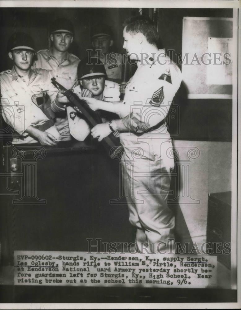 1956 Press Photo Sturgis, Ky Sgt Lee Oglkesby, Wm Pirtle, Natl Guard for rioting - Historic Images