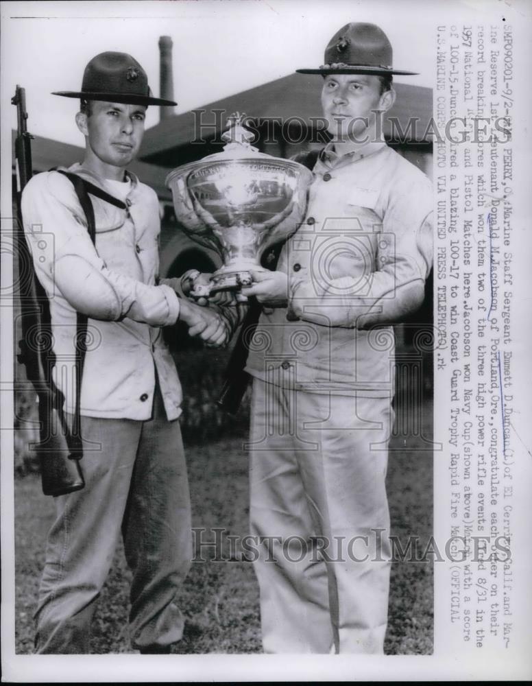 1957 Press Photo Marine S/sgt Emmett Duncan, 1st Lt Don Jacobson - Historic Images