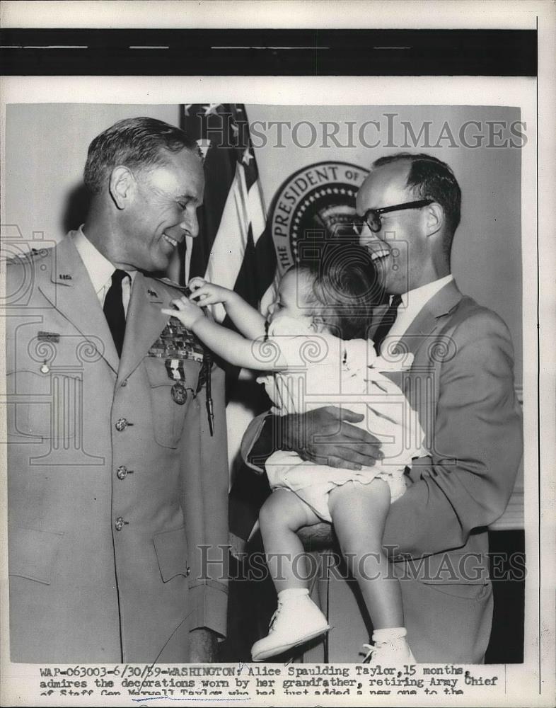 1959 Press Photo Gen Maxwell Taylor, grandaughter Alice - Historic Images