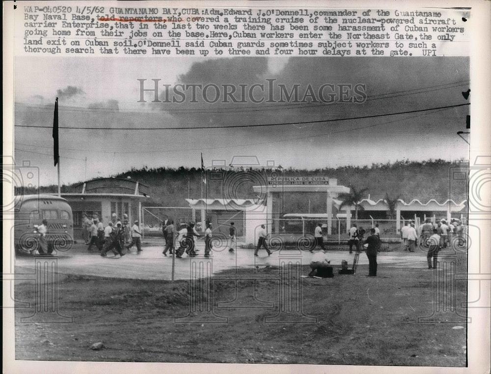 1962 Press Photo Cuban Workers enter gate of the of US Naval Guantanamo Base. - Historic Images