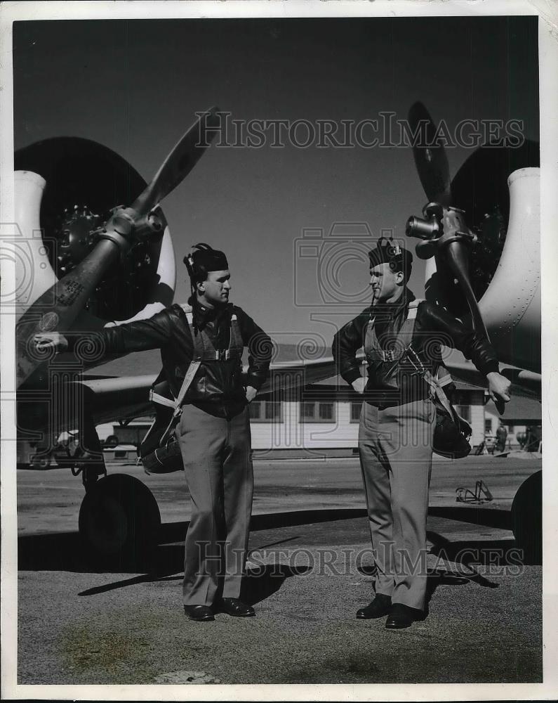 1942 Press Photo San Angelo. Tx 2nd Lt Arthur Bradewater, Arnold Bradewater - Historic Images